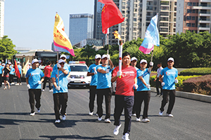 1586594277271895.jpg 賴運(yùn)宏董事長代表文明企業(yè)參加“2019全城行動(dòng)傳遞文明火炬”活動(dòng).jpg